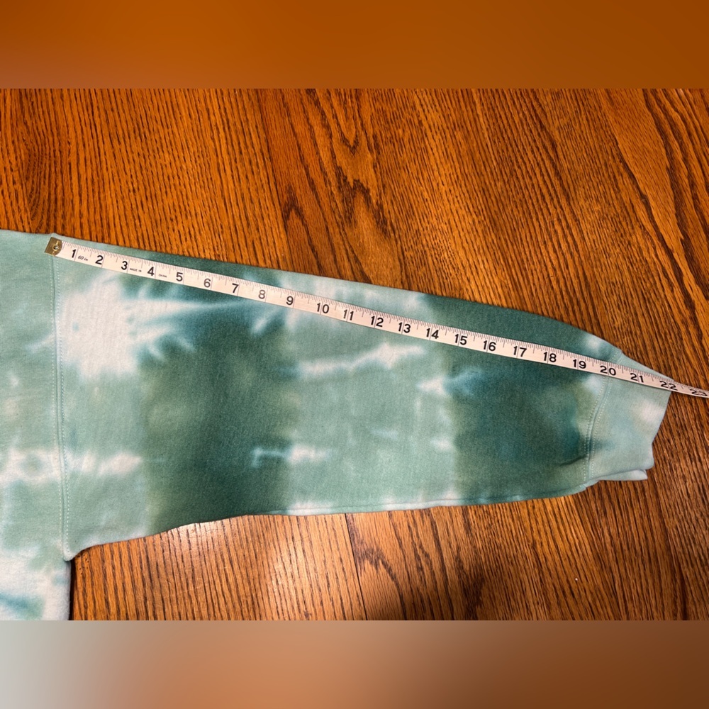 Urban Renewal Green Tie Dye Heart sweatshirt - Picture 8 of 12